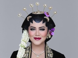 Cerita Makeup  Artist Bennu Sorumba yang Tegang Dandani 