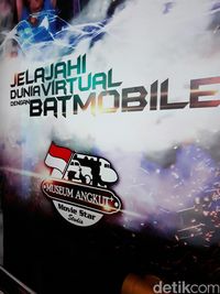 Sensasi Naik Mobil Batman di Museum Angkut