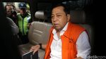 Setya Novanto Tanggalkan Kemeja Putih