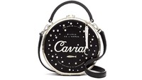 Satu lagi koleksi tas bertema makanan dari Kate Spade. Yang ini berwarna hitam dengan tema caviar. Foto: Istimewa