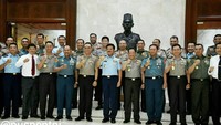 Para petinggi TNI dan Polri foto bersama. Marsekal Hadi menyatakan ke depan sudah tidak ada yang akan panas-dingin di hubungan TNI-Polri (Foto: Dok. Puspen TNI)