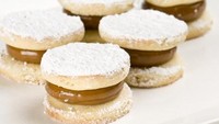 Argentina punya kue alfajores yakni kukis hasil varian dulce de leche. Disajikan bersama krim mentega lembut. Kue ini selalu ada sepanjang tahun sebagai teman minum kopi. Foto: Istimewa