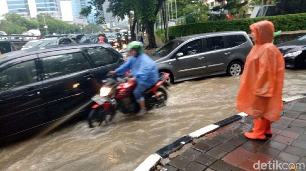  Genangan di dekat Balai Kartini, Kuningan, Jaksel, Selasa (12/12/2017)