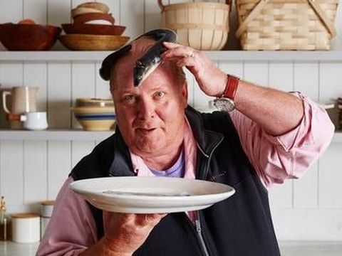 Bikin Cinnamon Roll ala Chef Mario Batali, Twitter Wanita Ini Diretas