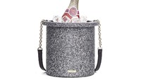 Bukan champagne bucket sungguhan, ini adalah tas keluaran Kate Spade. Bentuknya sangat mirip dengan tumpukan es batu di sekeliling botol champagne. Foto: Istimewa