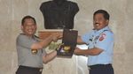 Potret Akrabnya Panglima-Kapolri: Ngopi Bareng dan Pelukan Erat