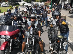 Pencinta Harley-Davidson Sportster Kagumi Keindahan Solo-Yogya