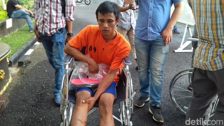 Polisi Tangkap Tersangka Pembunuh Penjaga Rumah Mewah di Palembang Polisi Tangkap Tersangka Pembunuh Penjaga Rumah Mewah di Palembang