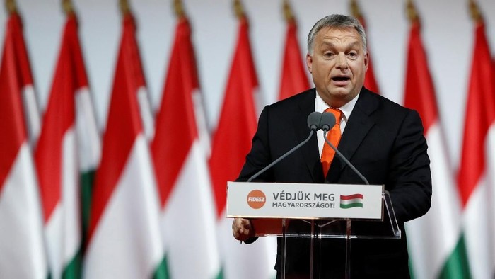 Hungarian Prime Minister Viktor Orban attends the ruling Fidesz party congress in Budapest, Hungary, November 12, 2017. REUTERS/Laszlo Balogh