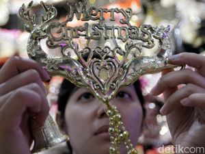 Pernak-pernik Natal Mulai Ramai Dicari