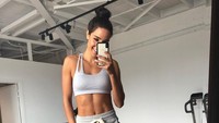 Kayla Itsines adalah seorang trainer asal Australia yang mengenalkan program Bikini Body Guide (BBG) dalam usaha mendapatkan kebugaran sekaligus otot tubuh yang bagus. (Foto: Instagram/@kaylaitsines)