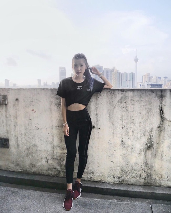 Tampil dengan setelan pakaian olahraga, Hazel juga terlihat memesona. Foto: Instagram