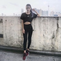 Tampil dengan setelan pakaian olahraga, Hazel juga terlihat memesona. Foto: Instagram