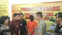 Saya salah, khilaf. (Uang) buat sehari-hari. Bulan ini mau menikah, kata P saat dihadirkan di rilis kasus tersebut. (Foto: Istimewa)