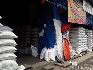 Musim Hujan Tiba, Pedagang Cipinang: Harga Beras Sesuai HET