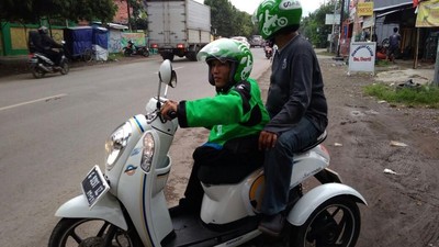 Melihat Semangat Dede, Difabel yang Jadi Driver Ojek Online