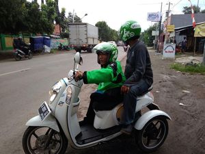 Difabel Ini Modif Motor Jadi Roda Tiga untuk Narik Go-Jek