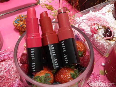 Bobbi Brown Rilis Lipstik dengan Hasil Seperti Lip Tint
