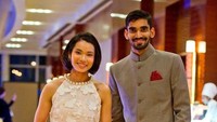 Tunggal putri Taiwan, Tai Tzu Ying, mengenakan gaun putih. Penampilannya yang memesona pun diganjar dengan Best Dressed. (BWF)