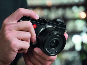 Ketika Kamera Leica Jadi Perisai Jurnalis di Daerah Konflik