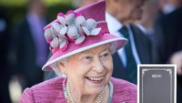 Ratu Elizabeth II memilih makanannya dari sebuah buku menu. Di istana Buckingham, kami akan membuat sebuah buku menu yang akan kami kirim ke Ratu dan ia bisa memilih masakan yang ia inginkan. Setelah dipilih, menunya akan kami kembalikan di dapur dan kami mulai memasaknya, jelas McGrady. Foto: Istimewa