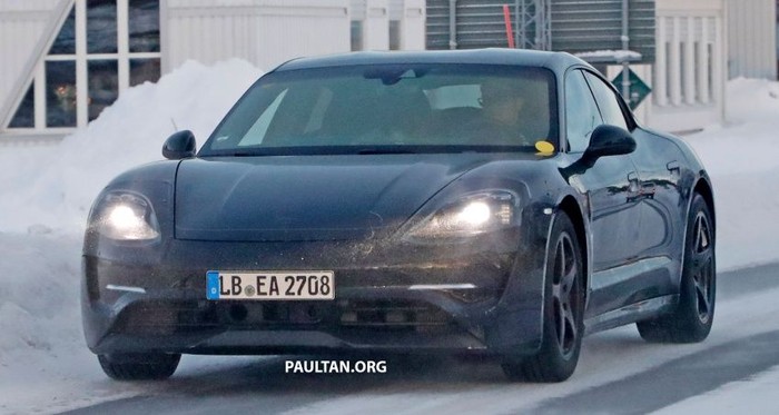 Mobil Listrik Porsche Terlihat Tes di Salju