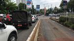 Di Lokasi Ini Pemotor Terjepit Bus di Jalur TransJ 