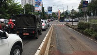 Seorang saksi, Rahma mengisahkan peristiwa ini. Kejadian tersebut terjadi sekitar pukul 06.00 WIB, Selasa (12/12/2017). Di depan Pejaten Village, dia masuk jalur busway, mau duluin busway, kakinya nyangkut di bagian ban atau bumper bus TransJ, ujar Rahma.
