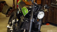 Karena dikerjakan untuk bengkel sendiri dan bukan merupakan pesanan orang proses pengerjaan bisa dibilang cukup lama hingga enam bulan maka motor selesai dalam waktu enam bulan.