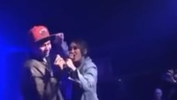 Raffi yang sempat ditunjuk-tunjuk sempat mendorong tubuh Ayu perlahan. Foto: ist/ss YouTube