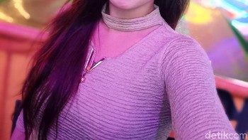 Perpaduan selfie mode beautify level 3 dengan efek bokeh. Foto: Adi Fida Rahman/detikINET