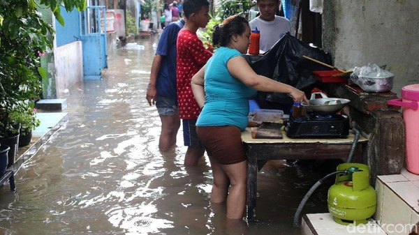 Foto: Genangan Air Setinggi 50 cm Rendam Kawasan Menteng