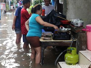 Foto: Genangan Air Setinggi 50 cm Rendam Kawasan Menteng