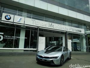 BMW Resmikan Diler Mobil Listrik di Jakarta