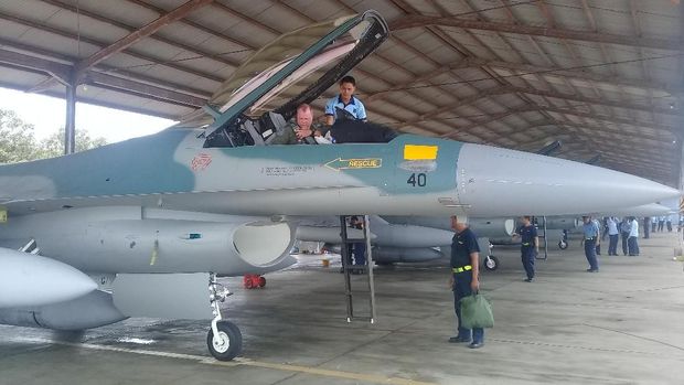 Pesawat F16 C memerlukan waktu sekitar 5 jam dari Guam menuju Lanud Iswahjudi