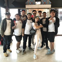 Liburan ke Singapura bersama keluarga dan tim manajemennya, Ayu Ting Ting tampak memakai tas backpack Fendi seharga US$ 2450 atau sekitar Rp 33 juta. Foto: Instagram