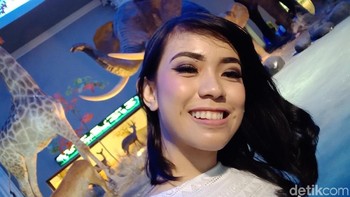 Selfie dengan mode beautify auto dan HDR. Foto: Adi Fida Rahman/detikINET