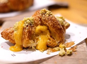 Salted Egg Tampil dalam Saus yang Sukses Bikin Ngiler