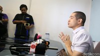 Okan Cornelius yang akan segera mengakhiri masa duda itu sendiri merasa terganggu dengan tuduhan sang penyanyi.  Foto: Okan Cornelius/ Palevi