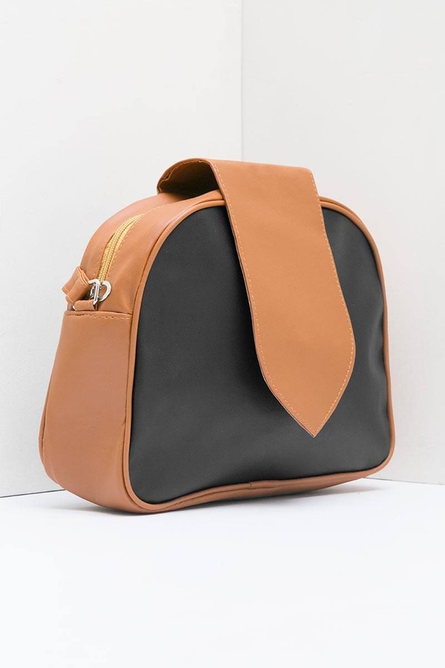 Jika ingin mencari tas yang lebih kecil, Anda dapat menengok situs Berrybenka. E-commerce itu menawarkan Banana Bag 60 ini yang diskon dari Rp 192 ribu menjadi Rp 57 ribu.