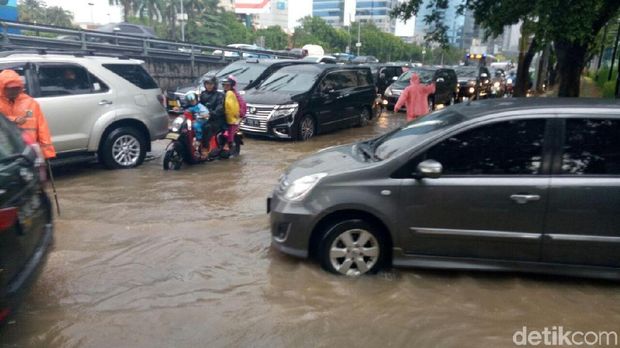  Genangan di dekat Balai Kartini, Kuningan, Jaksel, Selasa (12/12/2017)