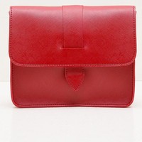 Terakhir ada clutch manis dari situs Berrybenka.Slingbag Kathlene Red LV77-001 dari brand Louvre Paris ini diskon dari Rp 400 ribu menjadi Rp 79 ribu.