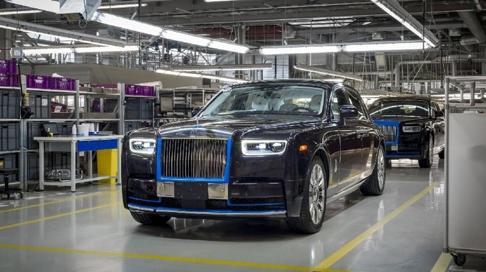 Produksi Pertama dari Generasi Terakhir Rolls-Royce Phantom Akan Dilelang.