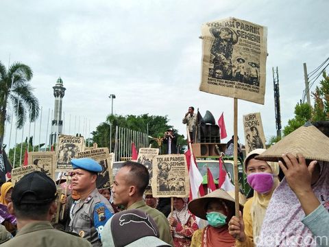 Tolak Pabrik Semen di Pati, Massa JMPPK Geruduk Kantor Bupati