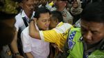 Foto: Lambaian Tangan Novanto Usai Drama di Sidang Perdana