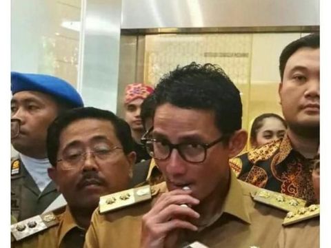 Berbibir Kering, Pentingkah Simpan Lip Balm di Kantong Seperti Sandi Uno?