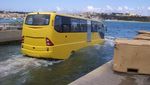 Bus Atau Perahu? Ini Transportasi Amphibi