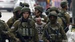 Viral Foto Remaja Palestina yang Ditangkap Puluhan Tentara Israel