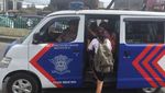 Foto: Ribuan Angkot Mogok, Ratusan Armada Polisi Angkut Warga Medan