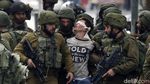 Viral Foto Remaja Palestina yang Ditangkap Puluhan Tentara Israel